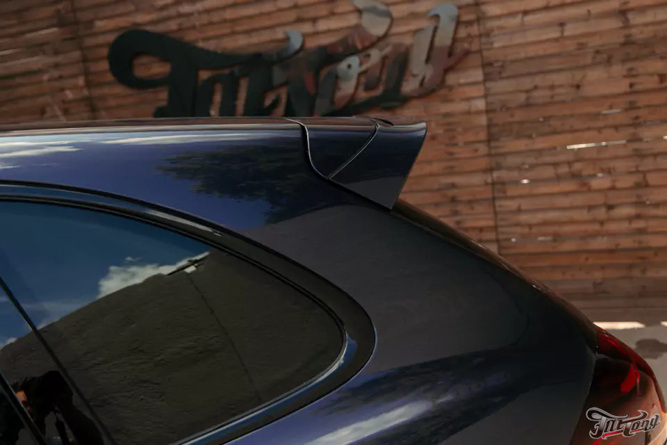 Частичный пошив салона Porsche Cayenne в кожу, полировка и керамика кузова